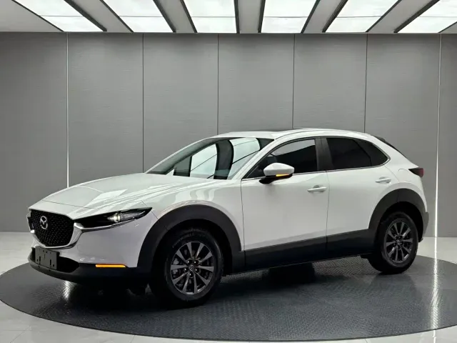 Фотография автомобиля — Mazda CX-30