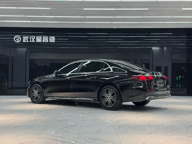 Mercedes-Benz E-Class — Фото автомобиля 5