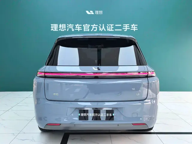 Li Auto L8 — Фото автомобиля 16