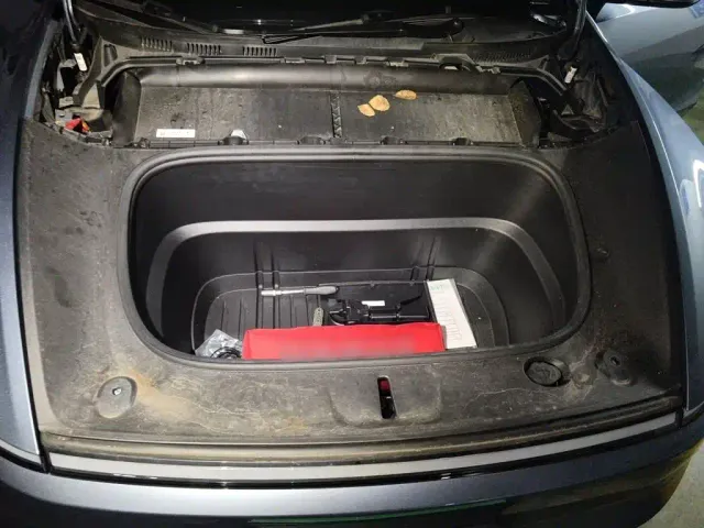 Tesla Model Y L — Фото автомобиля 16