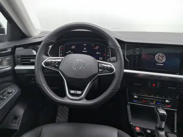Volkswagen Passat — Фото автомобиля 11