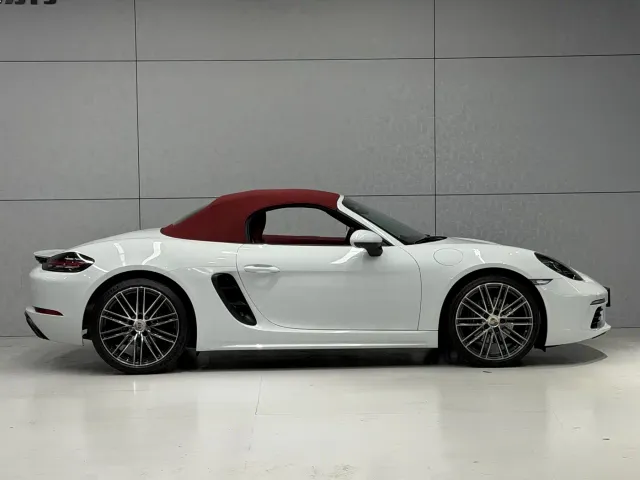 Porsche 718 — Фото автомобиля 9
