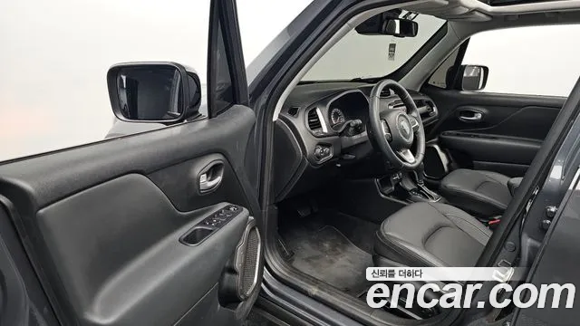 Jeep Renegade — Фото автомобиля 9