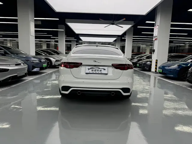 Jaguar XEL — Фото автомобиля 14
