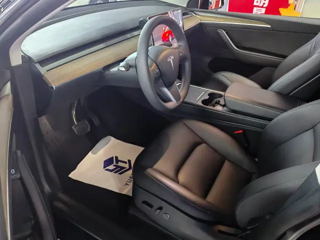 Tesla Model Y — Фото автомобиля 4