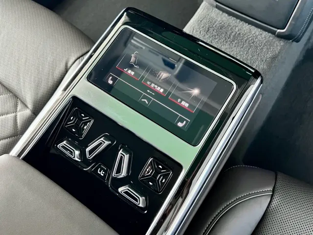 Audi A8 — Фото автомобиля 20