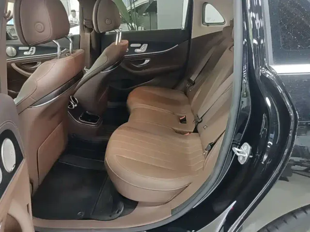 Mercedes-Benz E-Class — Фото автомобиля 16