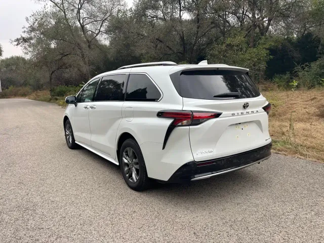 Toyota Sienna — Фото автомобиля 16