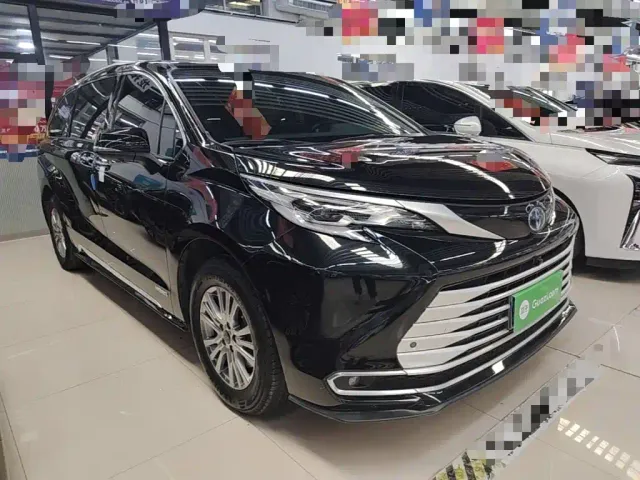 Toyota Sienna — Фото автомобиля 3