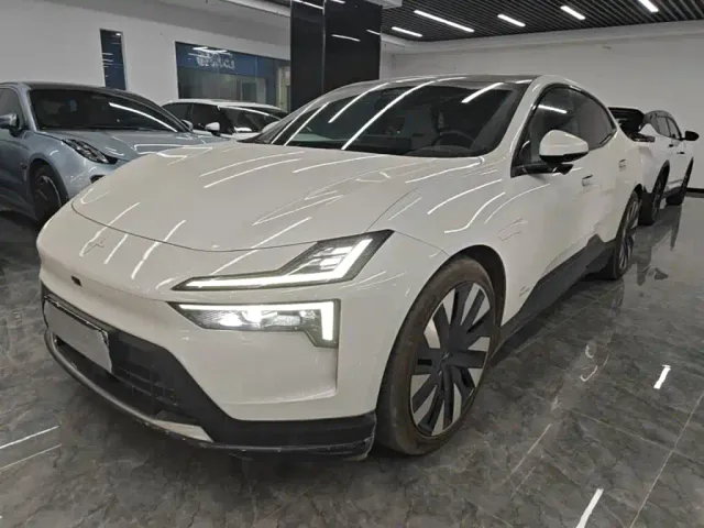 Фотография автомобиля — Polestar 4