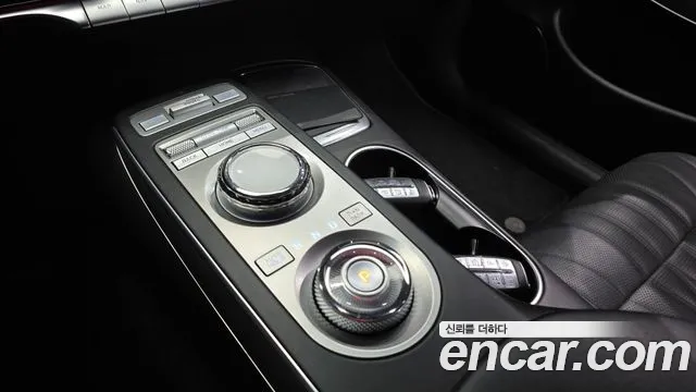 Genesis GV70 — Фото автомобиля 9