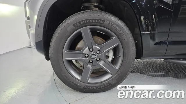 Land Rover Defender Defender (L663) 110 P300 X-Dynamic SE — Фото автомобиля 5