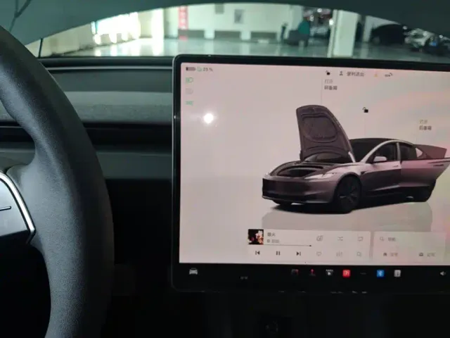 Tesla Model 3 — Фото автомобиля 13