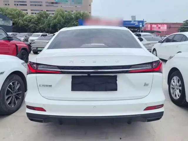 Roewe i5 — Фото автомобиля 3