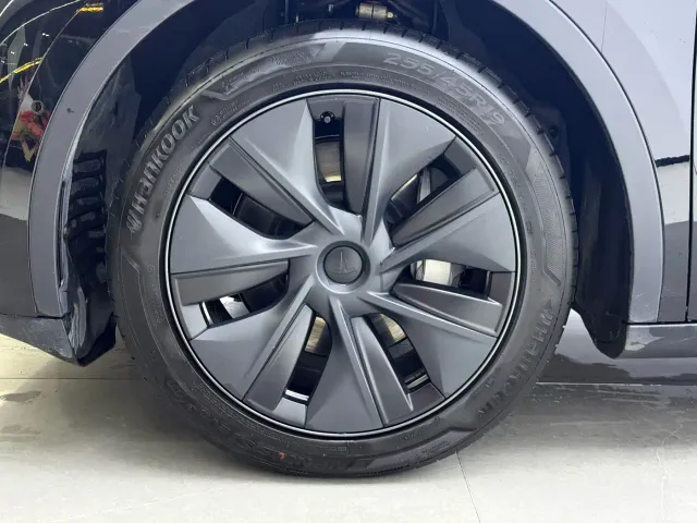 Tesla Model Y — Фото автомобиля 7