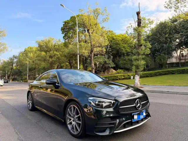 Mercedes-Benz E-Class — Фото автомобиля 3