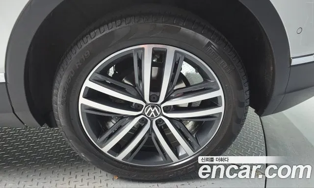Volkswagen Tiguan — Фото автомобиля 6