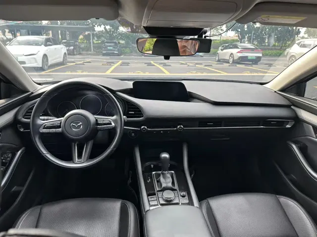 Mazda Axela — Фото автомобиля 9