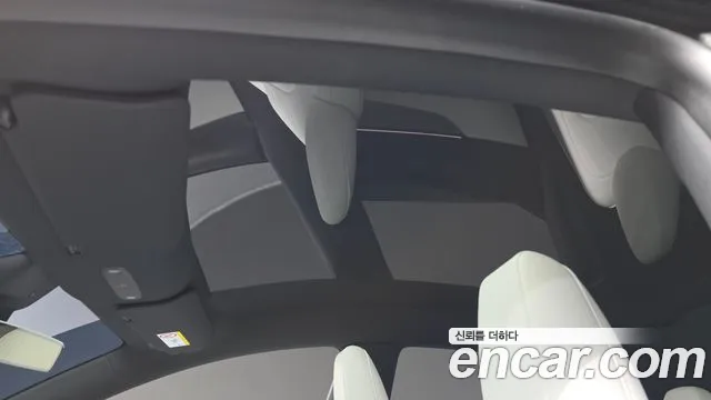 Tesla Model Y — Фото автомобиля 18