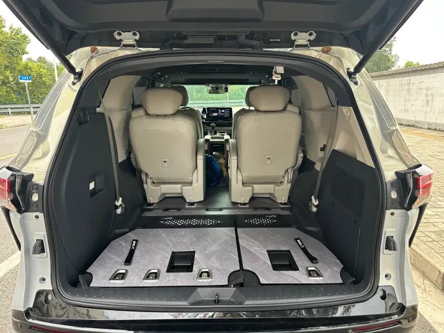 Toyota Sienna — Фото автомобиля 13