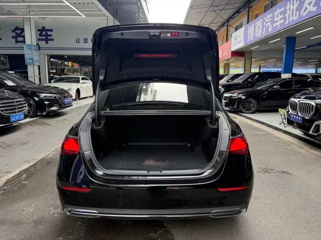 Mercedes-Benz E-Class — Фото автомобиля 19
