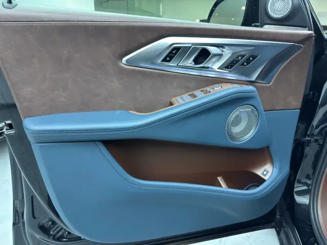 BMW XM — Фото автомобиля 9