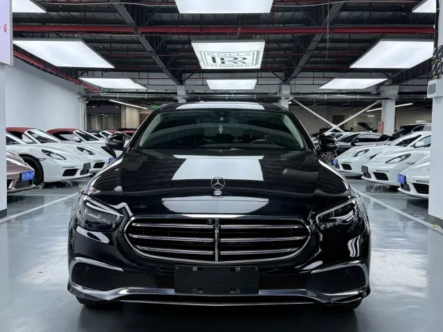 Mercedes-Benz E-Class — Фото автомобиля 2