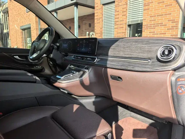 Mercedes-Benz V-Class — Фото автомобиля 26