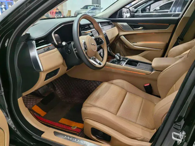 Jaguar XFL — Фото автомобиля 6