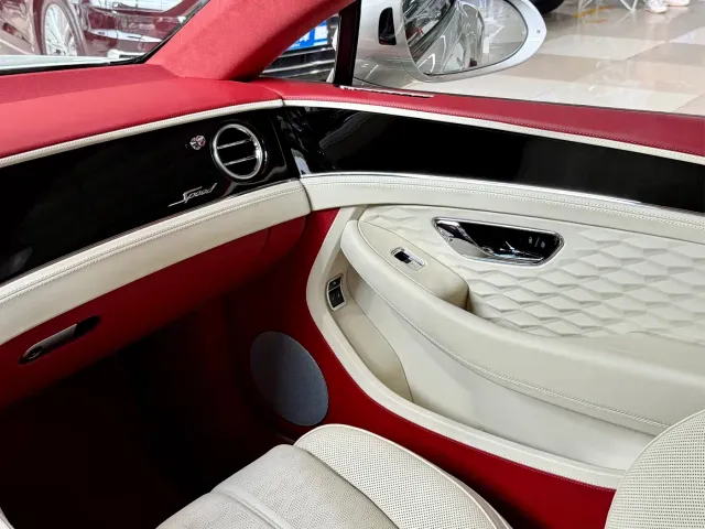 Bentley Continental Plug-in Hybrid — Фото автомобиля 27
