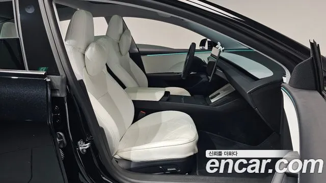 Tesla Model 3 — Фото автомобиля 16