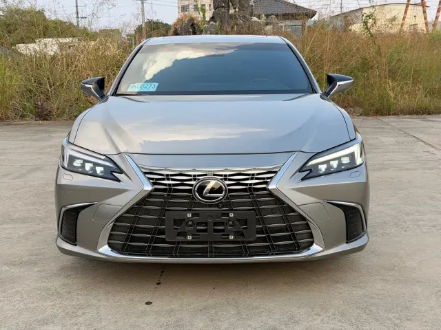Lexus ES — Фото автомобиля 2