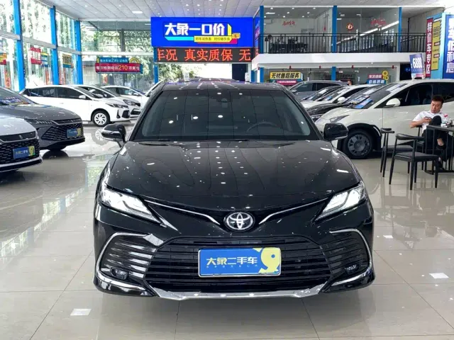 Toyota Camry — Фото автомобиля 2