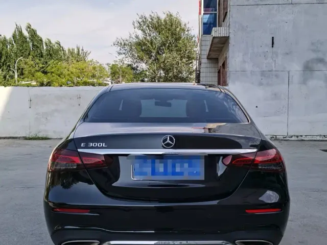 Mercedes-Benz E-Class — Фото автомобиля 4