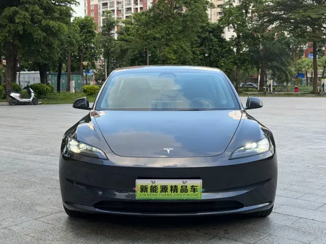 Tesla Model 3 — Фото автомобиля 2