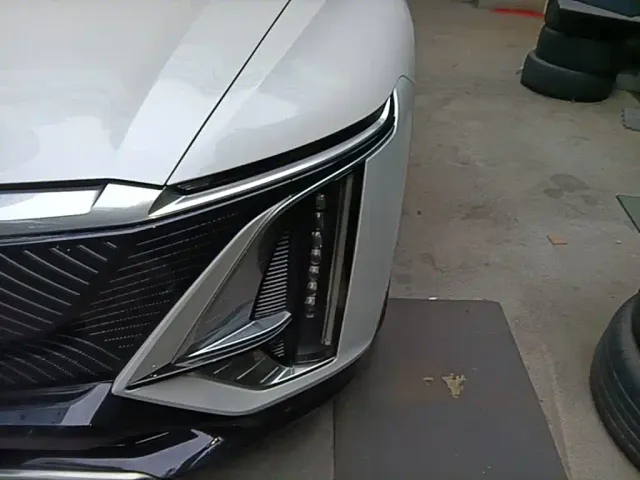 Cadillac Lyriq — Фото автомобиля 23