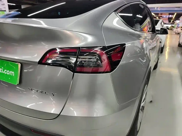 Tesla Model Y — Фото автомобиля 7