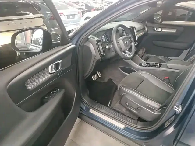 Volvo XC40 — Фото автомобиля 15
