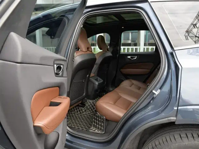 Volvo XC60 — Фото автомобиля 5