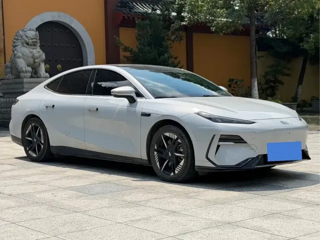 Geely Galaxy Galaxy E8 2024 550km RWD PRO — Фото автомобиля 3