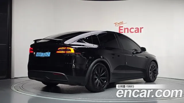 Tesla Model X — Фото автомобиля 2