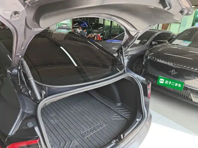 Tesla Model 3 — Фото автомобиля 18