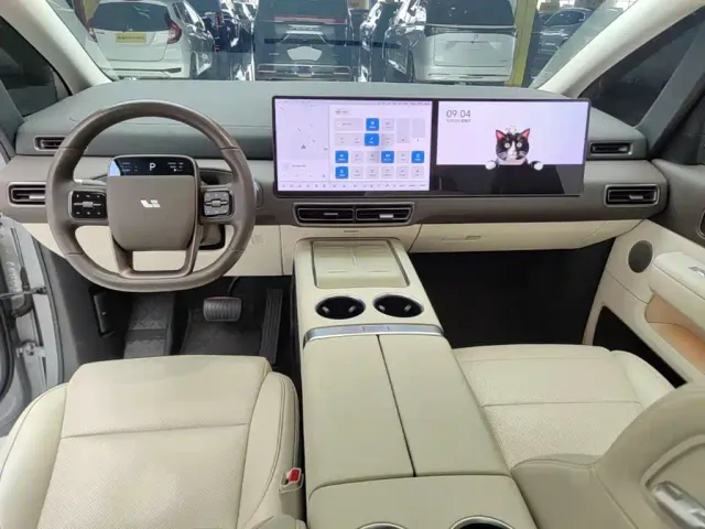 Li Auto MEGA — Фото автомобиля 9