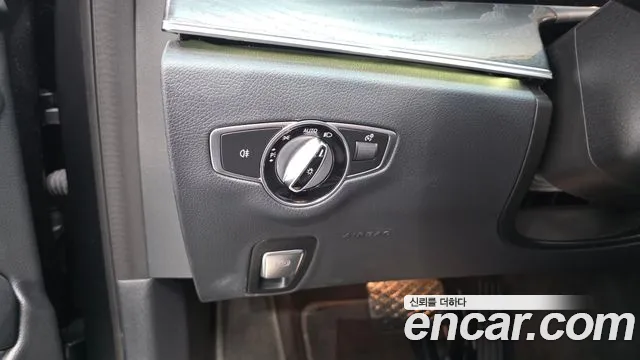 Mercedes-Benz E-Class — Фото автомобиля 26