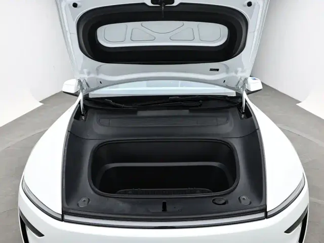 Tesla Model Y — Фото автомобиля 16