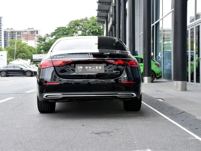 Mercedes-Benz E-Class — Фото автомобиля 5