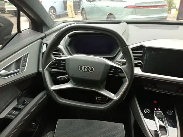 Audi Q5 e-tron — Фото автомобиля 10