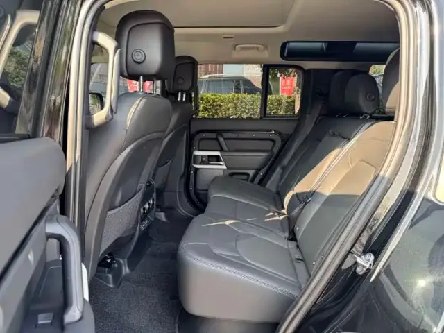 Land Rover Defender — Фото автомобиля 3