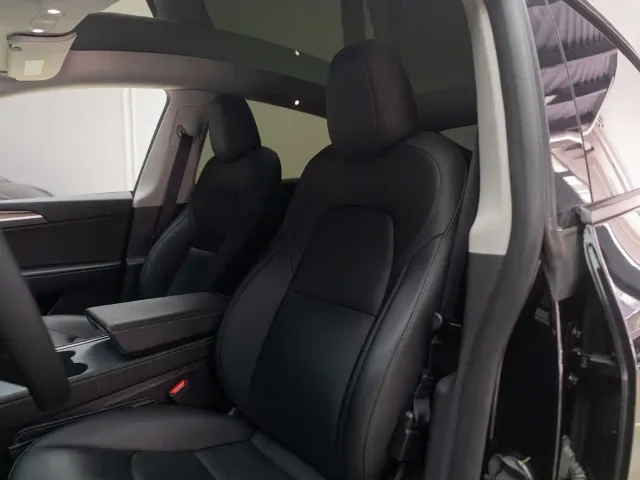 Tesla Model Y — Фото автомобиля 14
