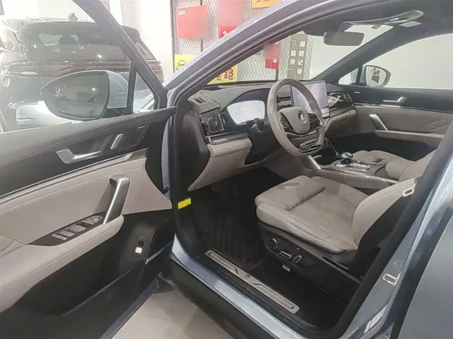 BYD Tang — Фото автомобиля 15